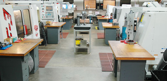 中國北車選用浦豐柜業的鉗工臺 中國北車選用浦豐柜業的鉗工臺